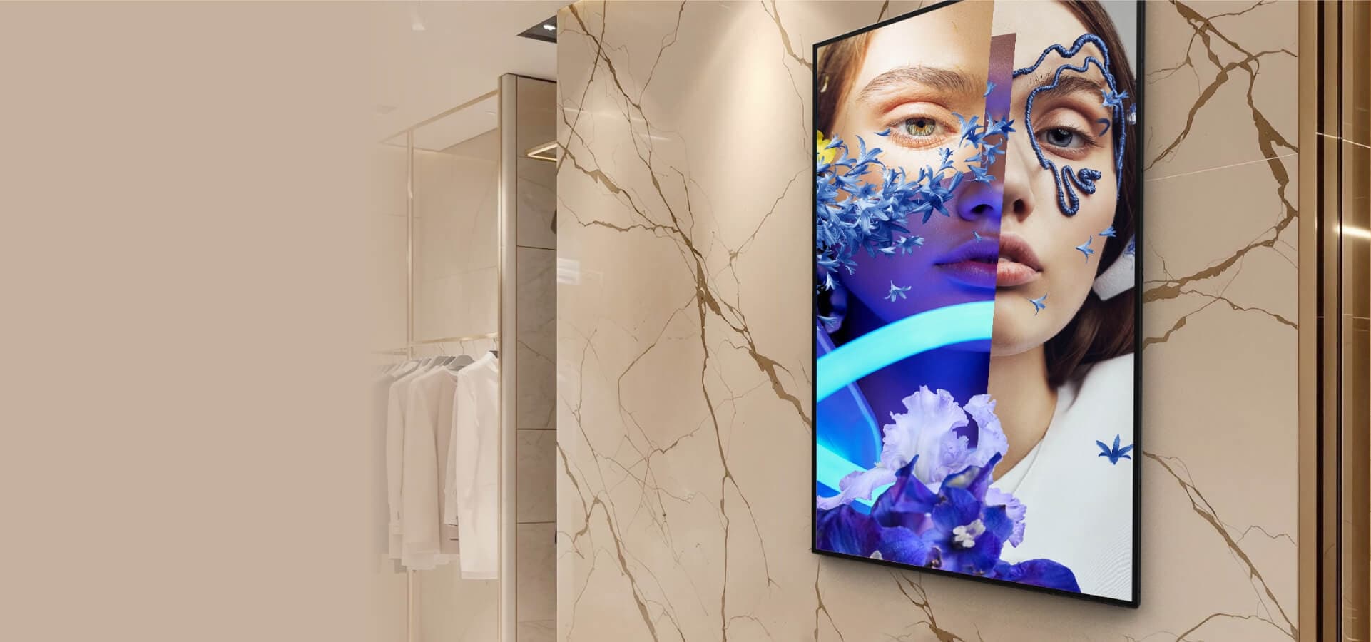 Ageru Digital Signage Display 43-inch installed in a retail store